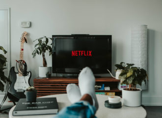 Czy Netflix uruchamia własną telewizję?